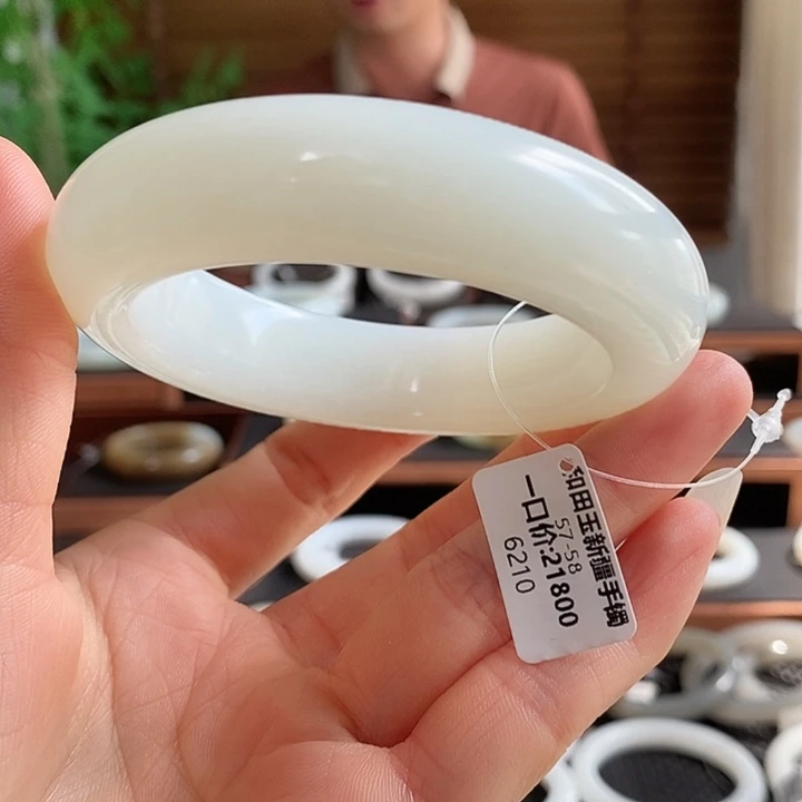 未镶嵌手镯和田玉6210