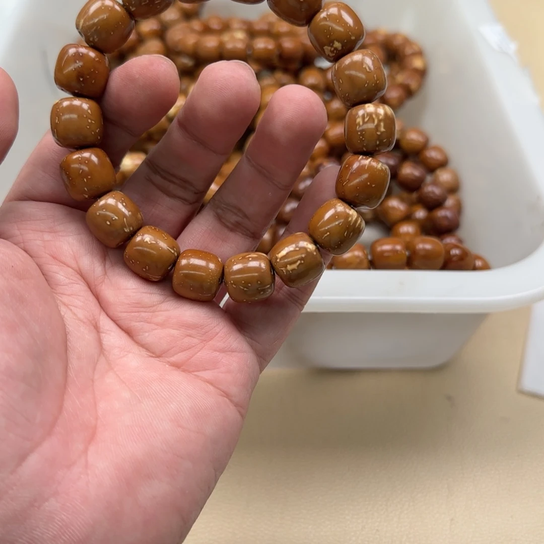 白玉菩提吊坠黄色732