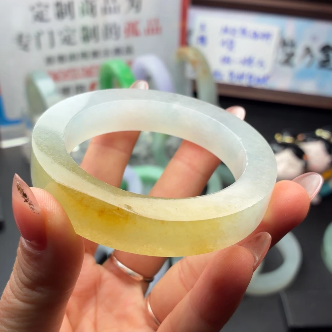 定制翡翠未镶嵌翡翠手镯