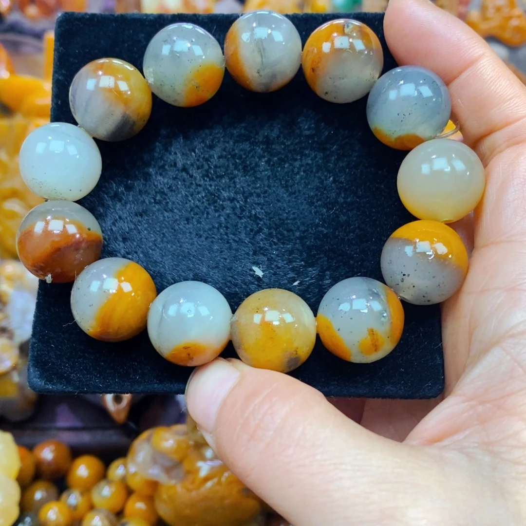 未镶嵌石英质玉（黄龙玉）颈饰