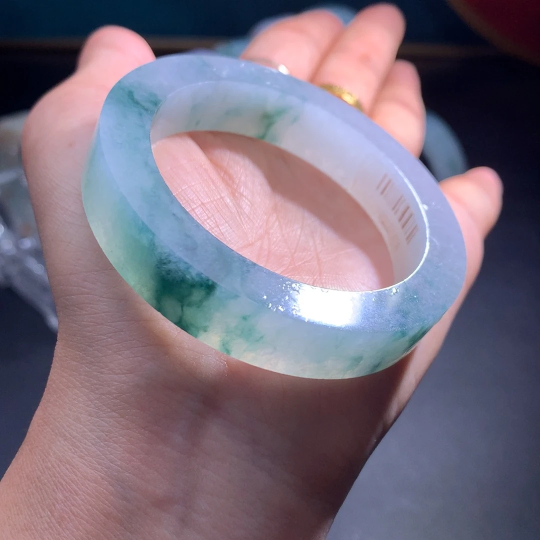 未镶嵌翡翠手镯定制翡翠