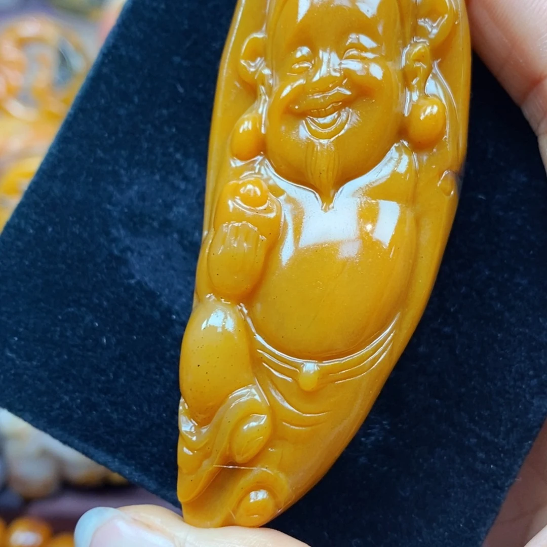未镶嵌石英质玉（黄龙玉）颈饰