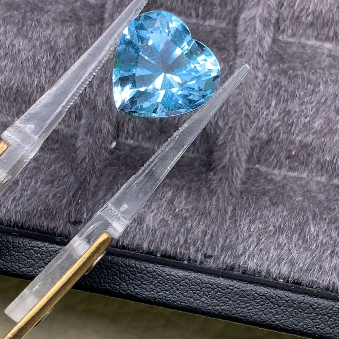 托帕石裸石圣马利亚托帕石8.8克拉