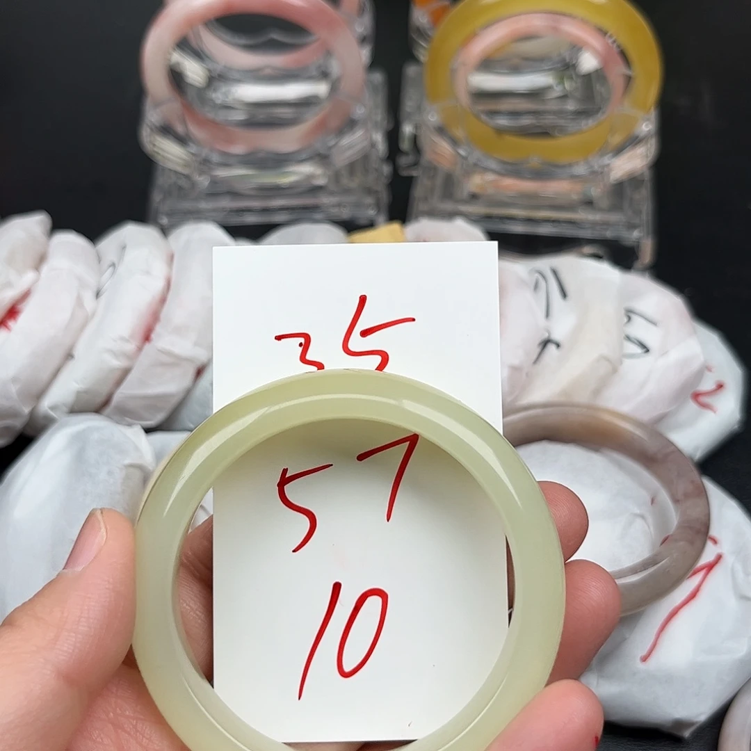 石英质玉未镶嵌手镯35