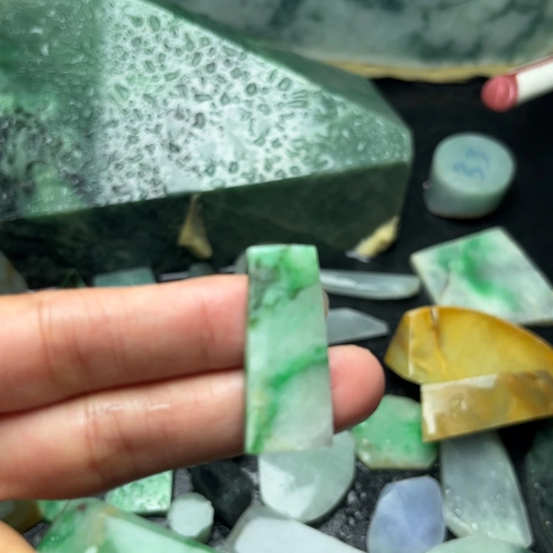 翡翠未镶嵌颈饰翡翠3