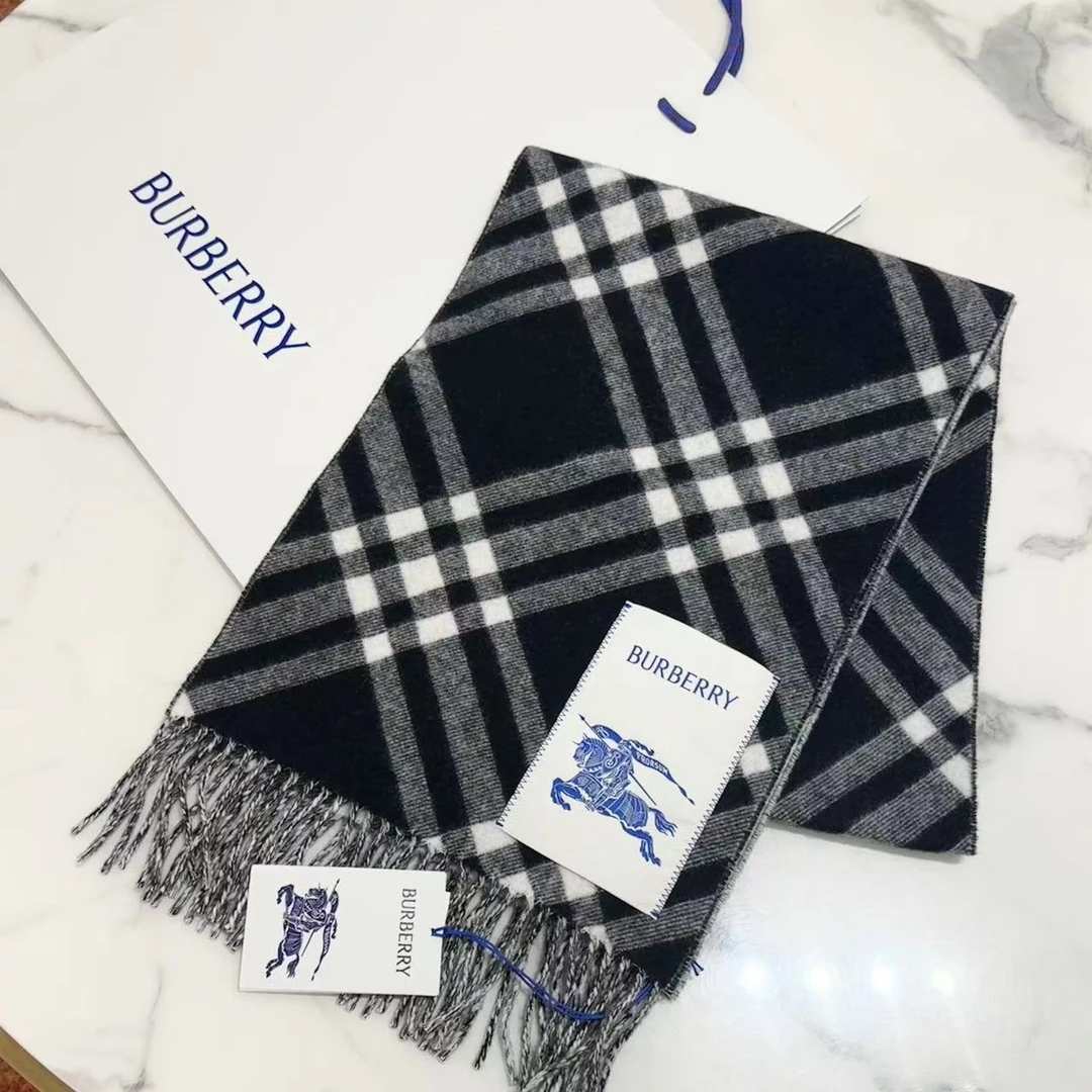 99新 BURBERRY/博柏利 GGS巴宝莉黑白格纹羊绒围巾/74380505