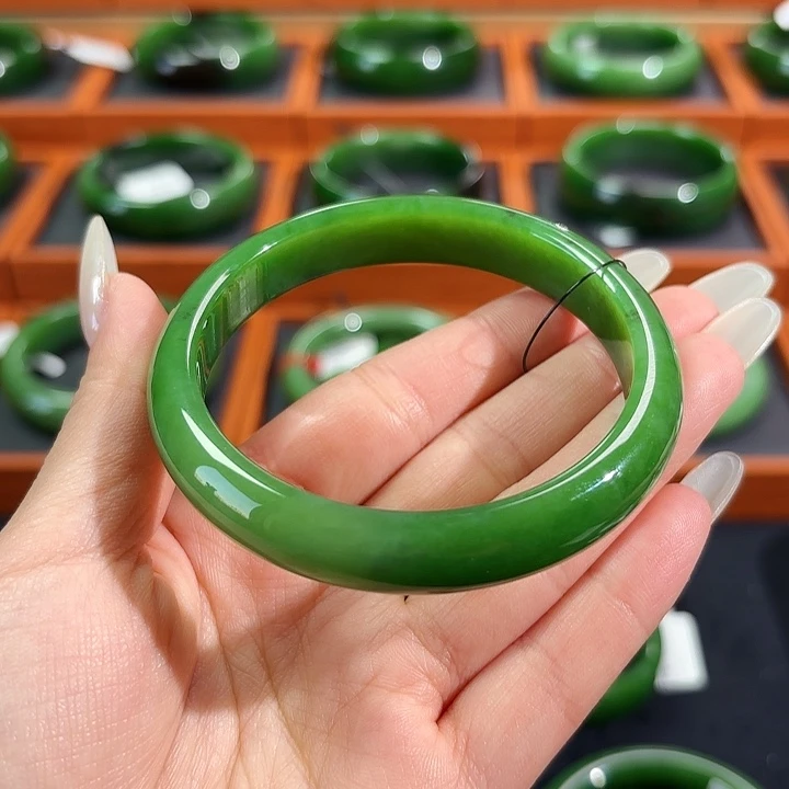 和田玉（碧玉）未镶嵌手镯粉绿