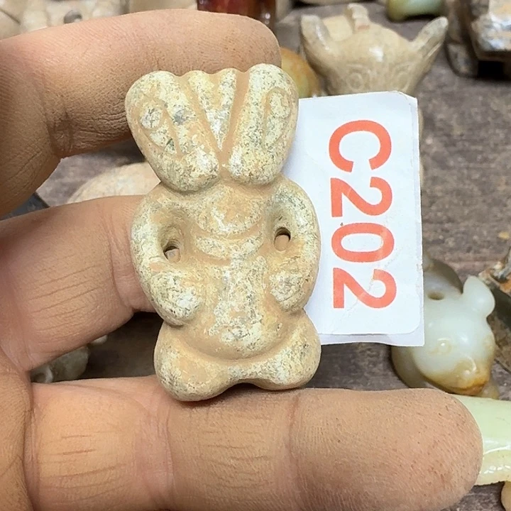 蛇纹石玉颈饰未镶嵌