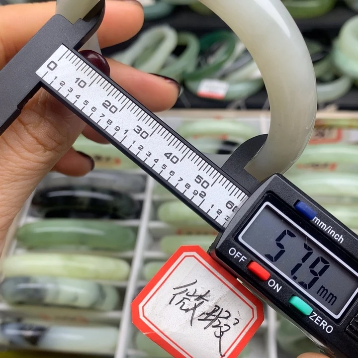 蛇纹石玉未镶嵌手镯389