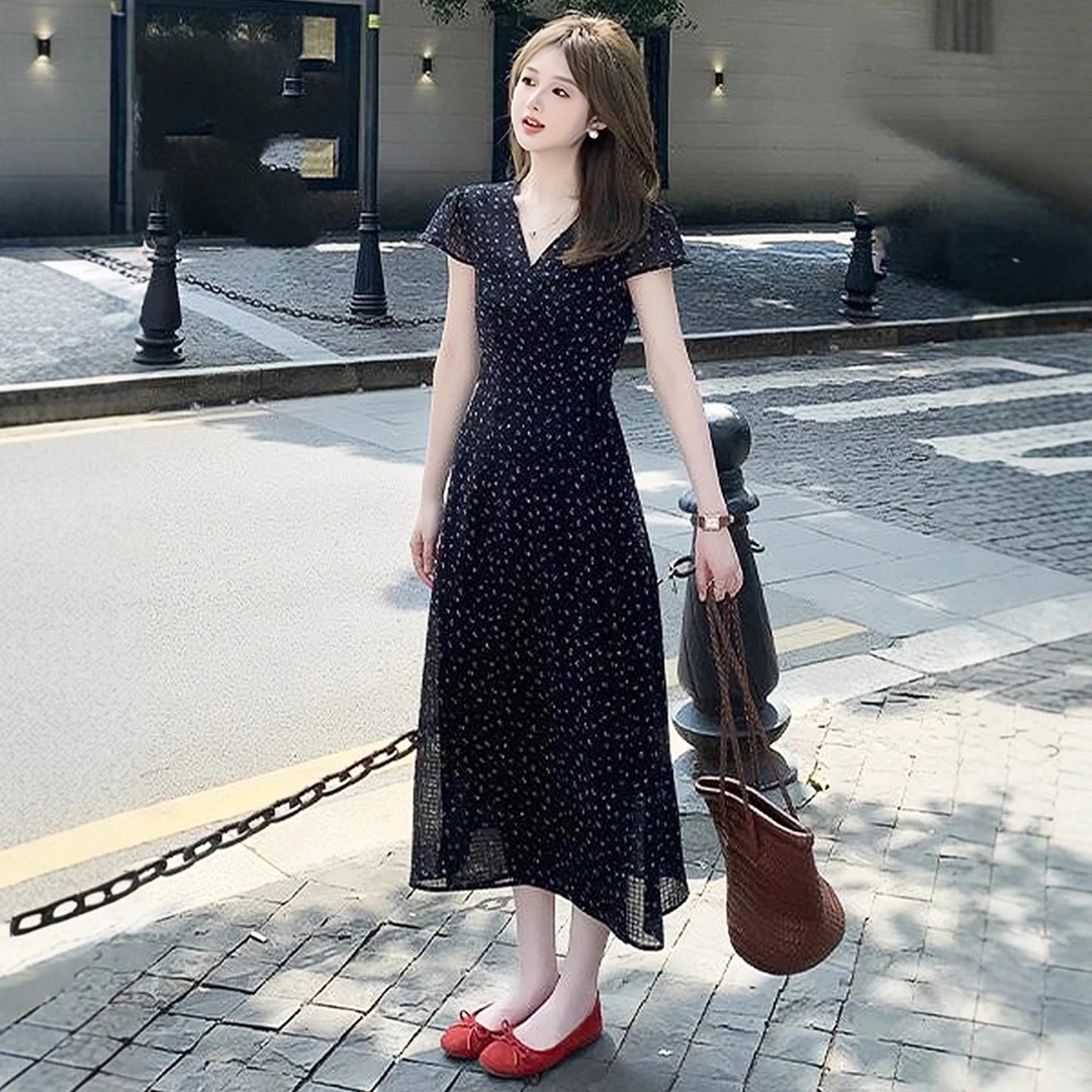 高级感气质黑色碎花连衣裙女2025春秋新款时尚v领收腰显瘦中长裙