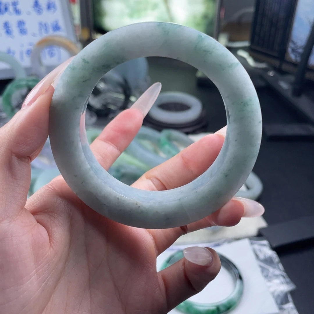 哎***尔定制翡翠未镶嵌纹裂大漏