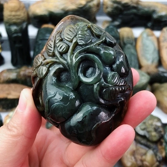 未镶嵌岫岩河磨玉（透闪石质玉）把件