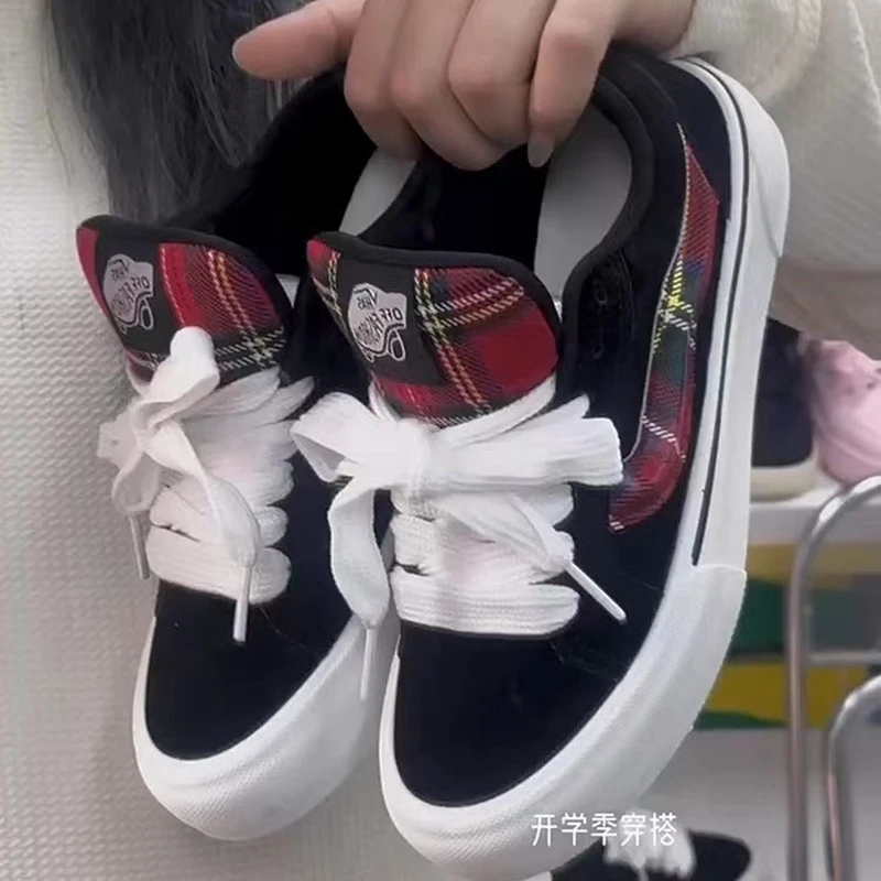 苏格兰条纹校园风黑色胖胖面包鞋2025年春秋新款百搭情侣休闲板鞋