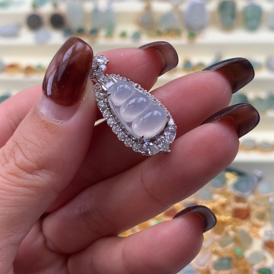 翡翠银S925镶嵌颈饰豆子