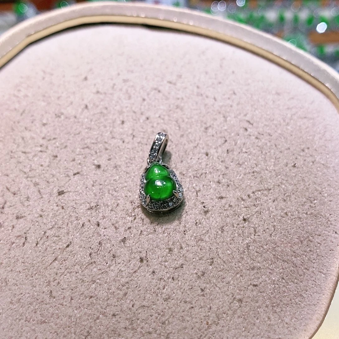 【闪购商品】翡翠挂件未镶嵌裸石