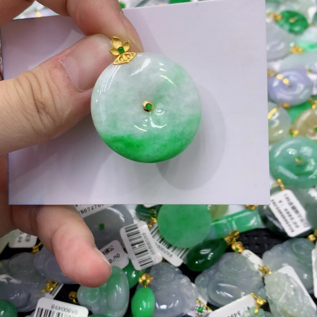 *****翡翠18K金镶嵌颈饰翡翠