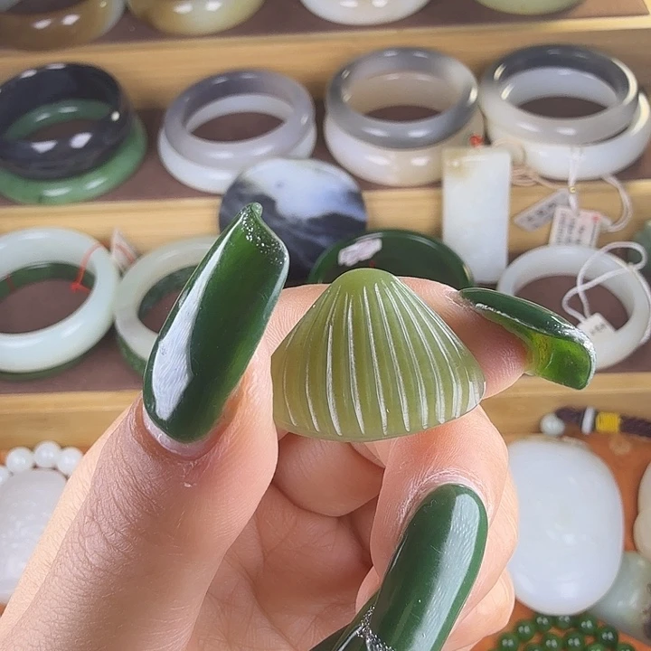 和田玉（糖玉）未镶嵌颈饰