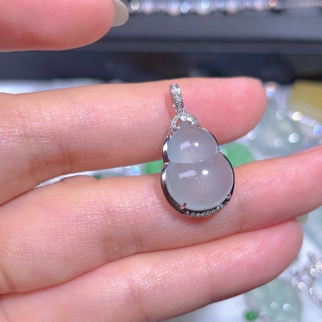 颈饰18K金镶嵌翡翠翡翠