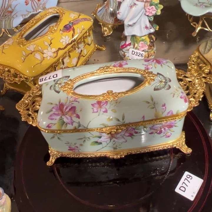 陶瓷铜配瓷纸巾盒家居装饰实用美观