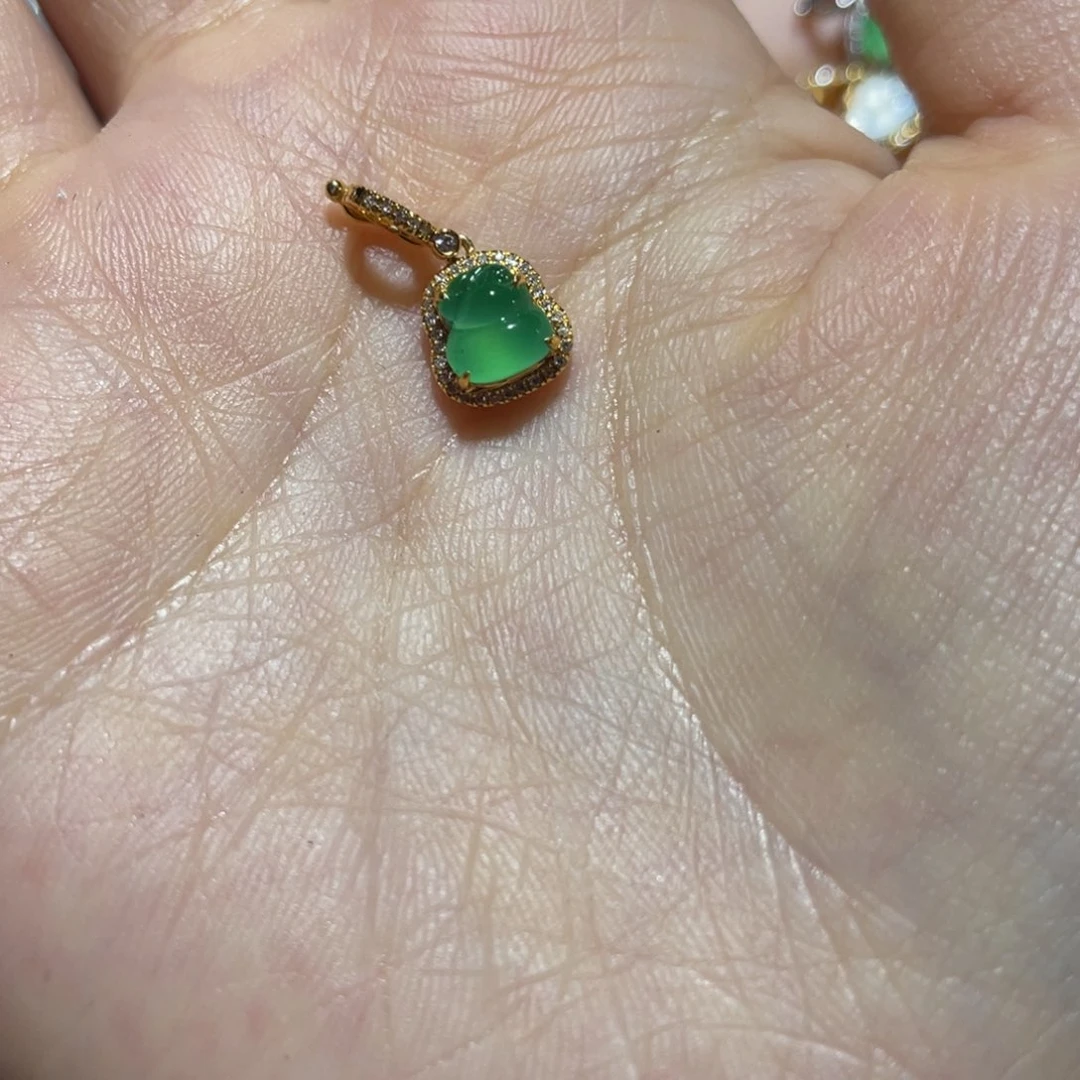 翡翠18K金镶嵌颈饰大***?