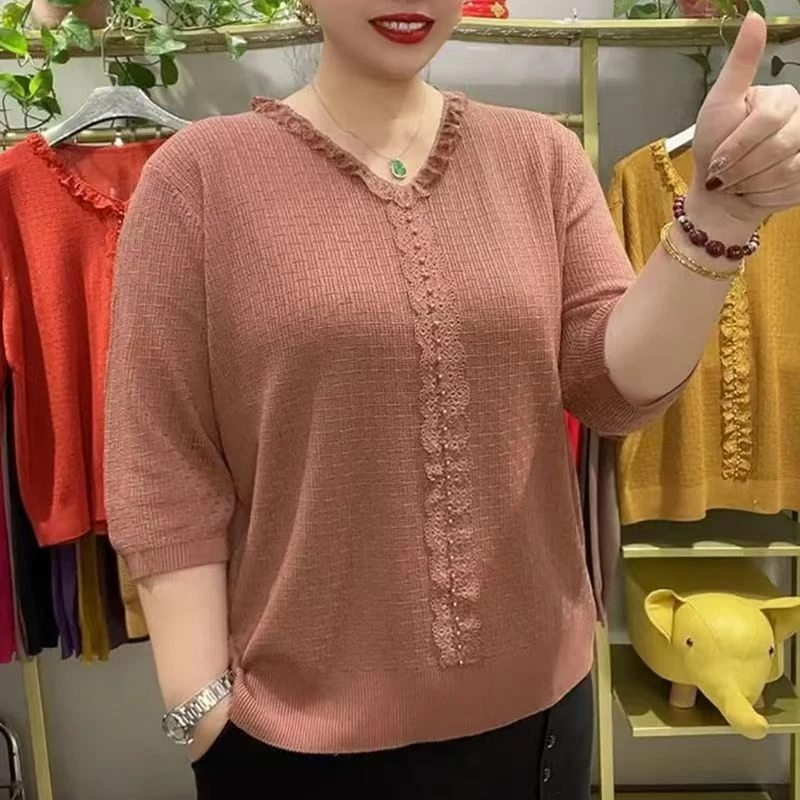 大码T恤春季时尚百搭显瘦花边V领串珠纯色七分袖上衣针织衫
