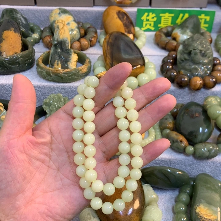 点***将岫岩老玉（透闪石质玉）未镶嵌把件