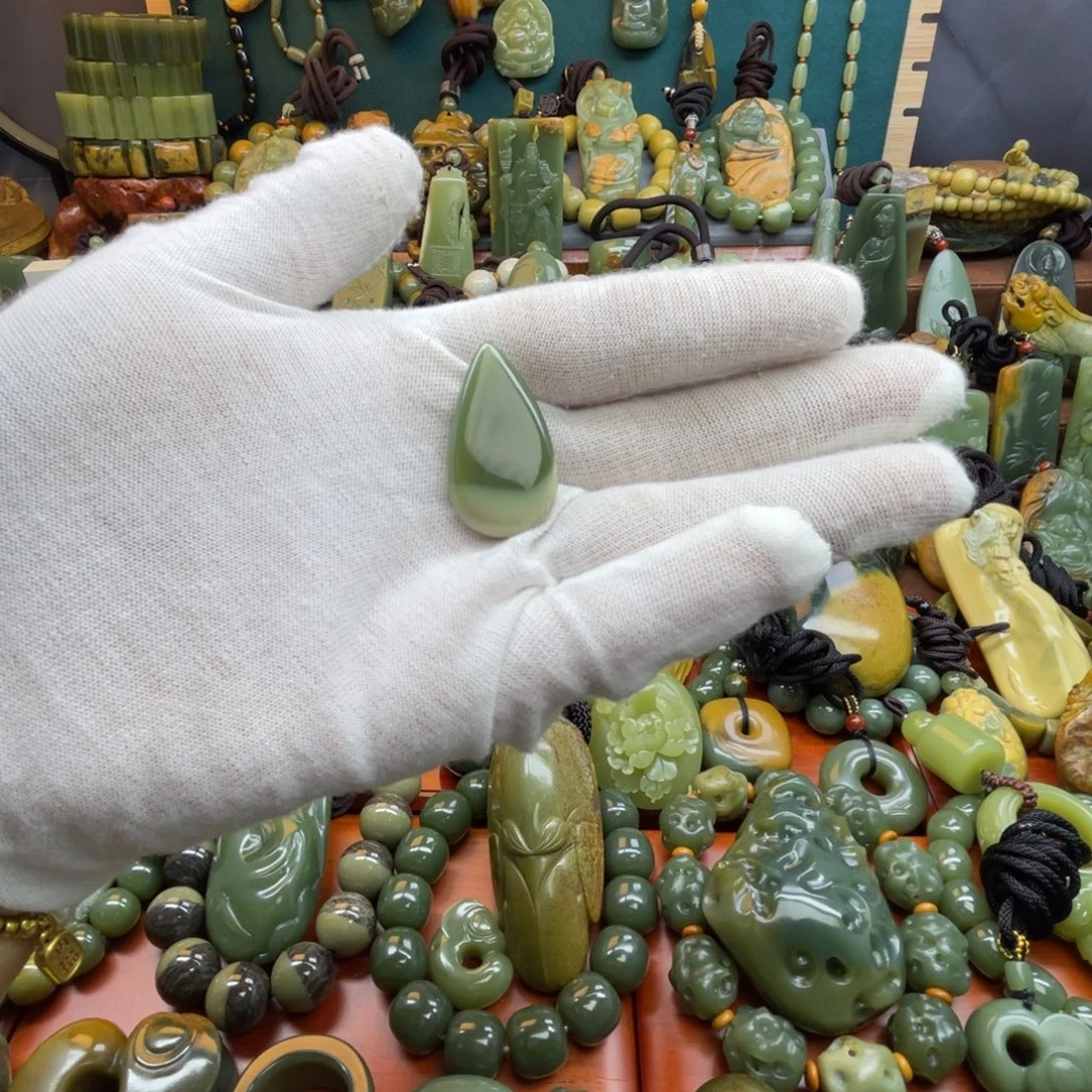 岫岩老玉（透闪石质玉）未镶嵌颈饰