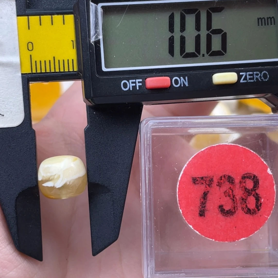 蜜蜡未镶嵌珠宝奇石