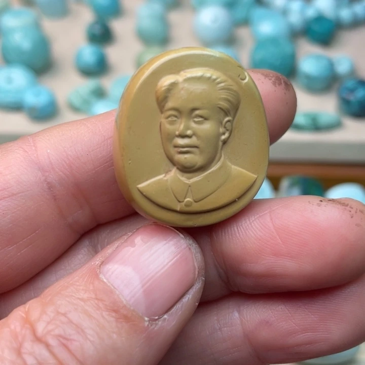 绿松石未镶嵌颈饰