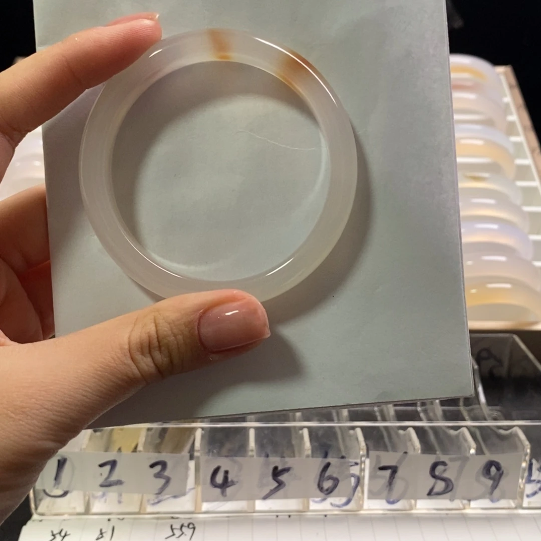 玛瑙/玉髓手镯未镶嵌虞*欣