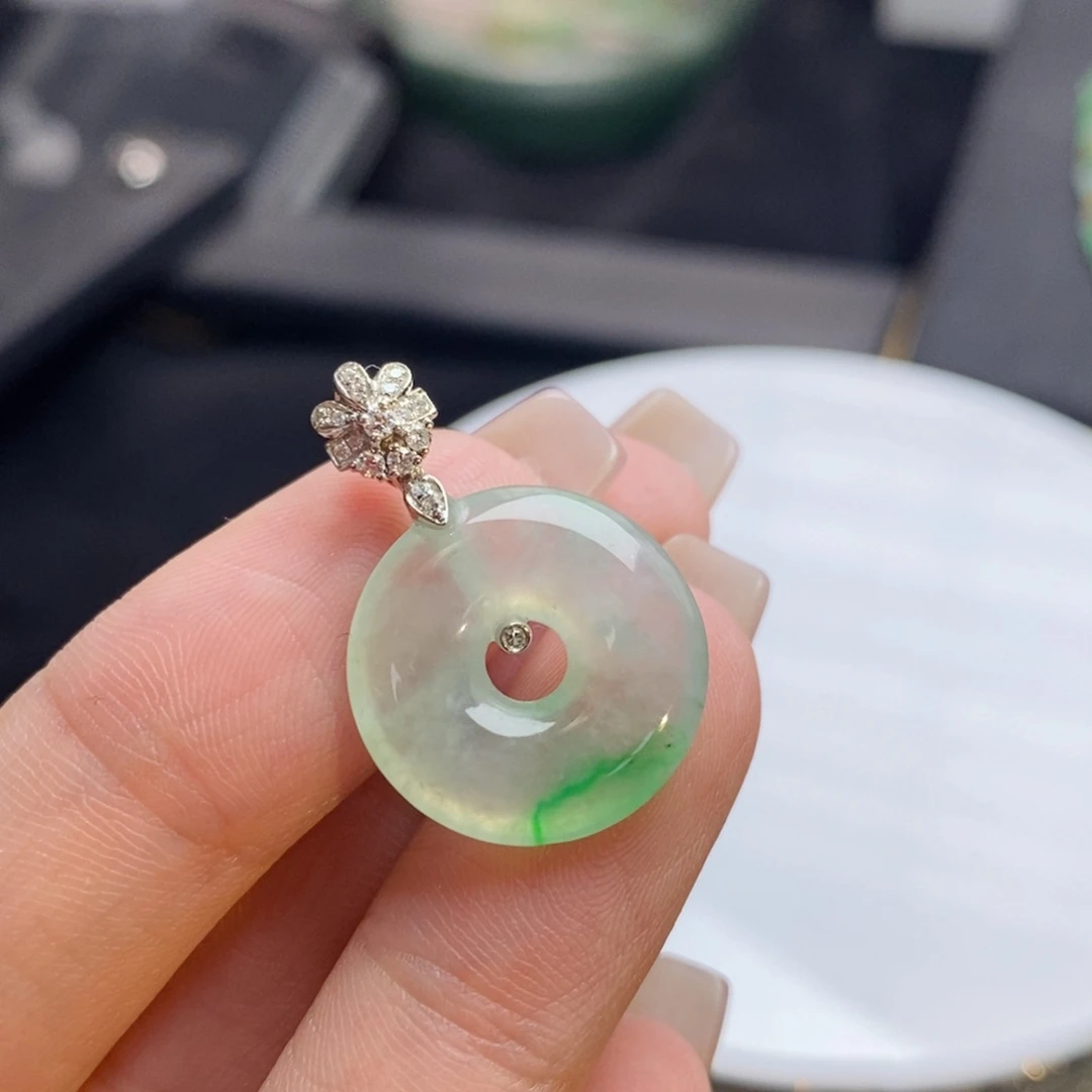 吊坠(不含链)18K金镶嵌翡翠飘金丝绿甜甜圈