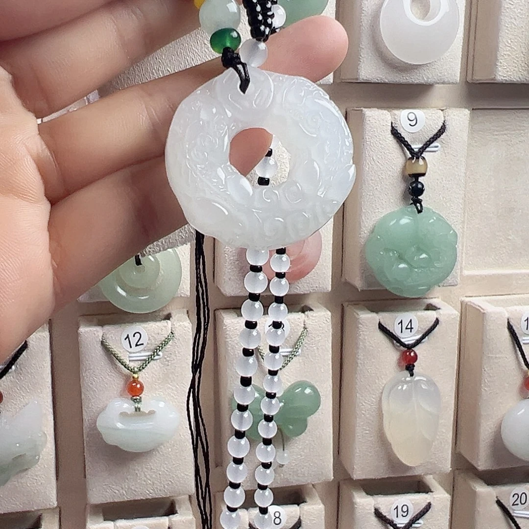 石英质玉未镶嵌颈饰