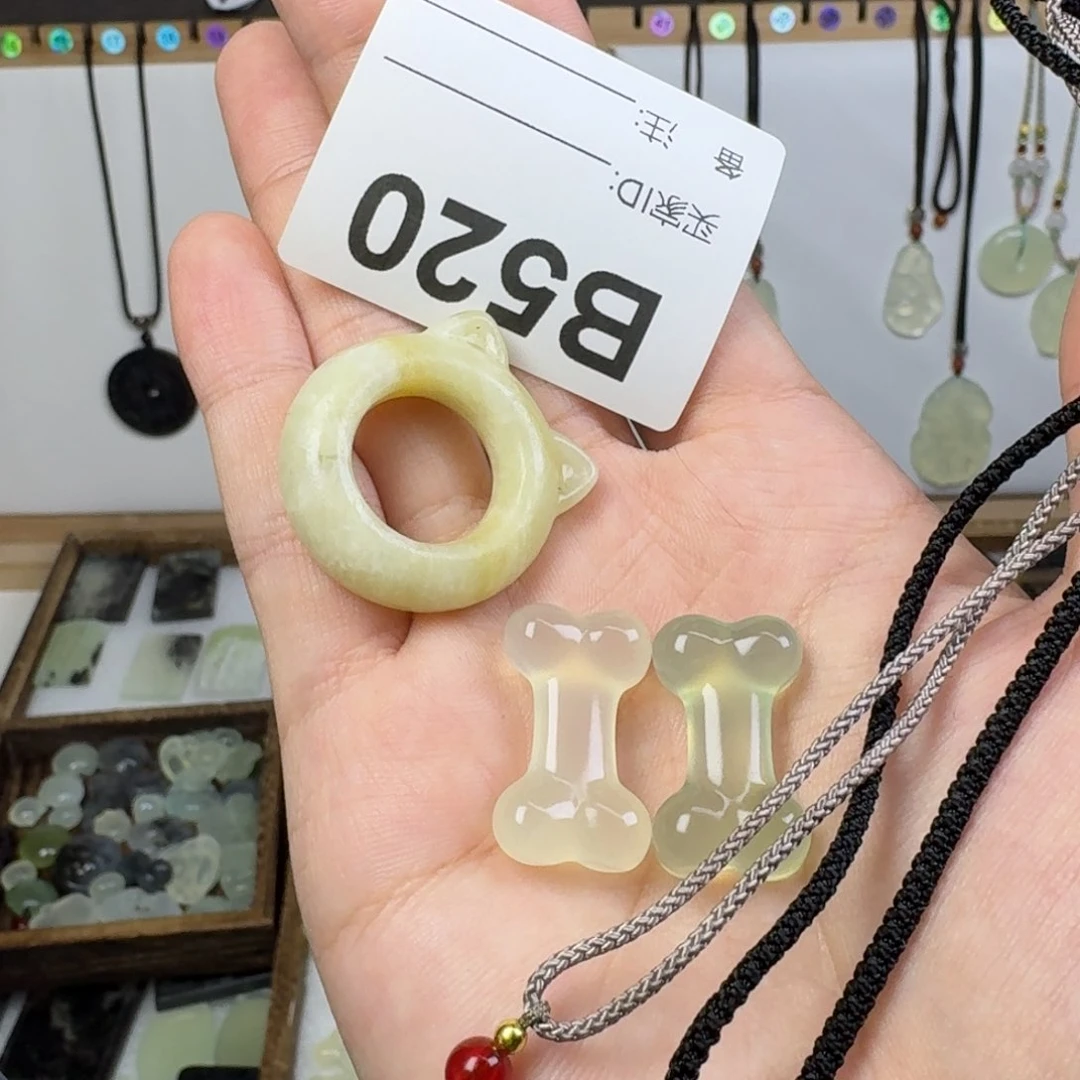蛇纹石玉吊坠未镶嵌L***雨