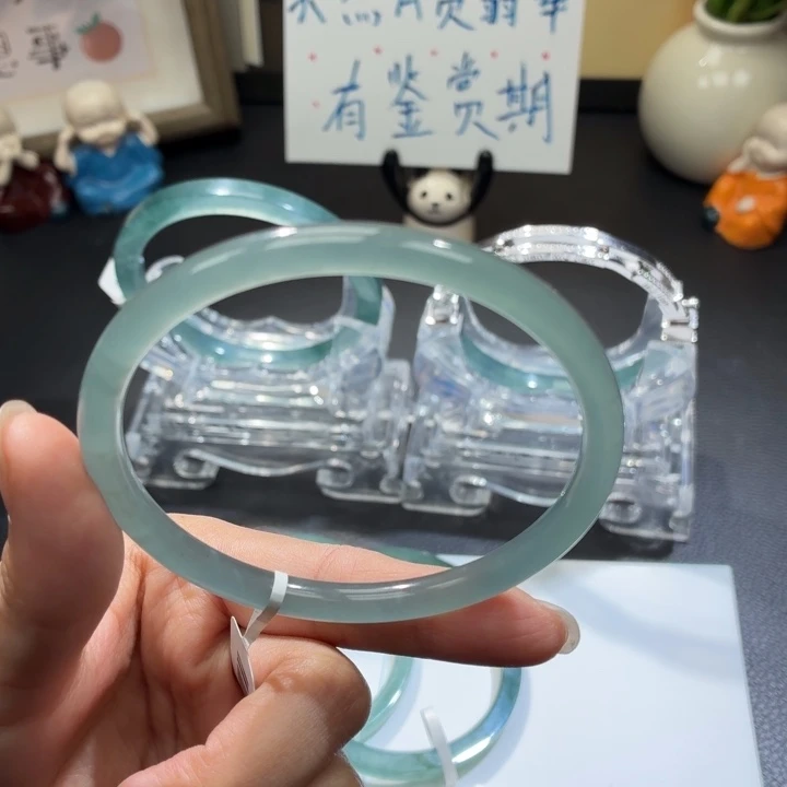 翡翠未镶嵌手镯淡晴蓝圆条