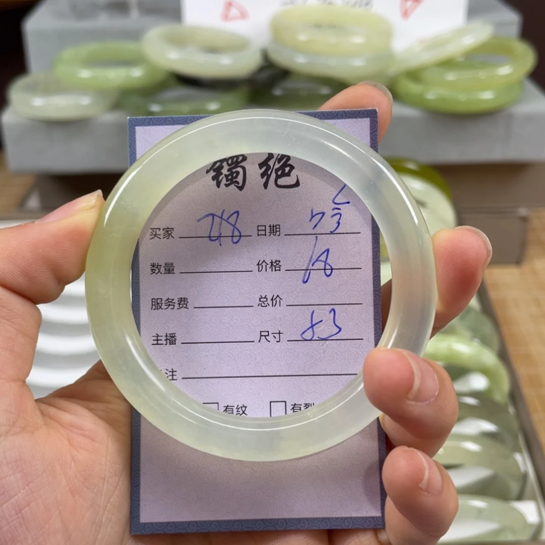 【闪购商品】蛇纹石玉未镶嵌手镯哈*哈