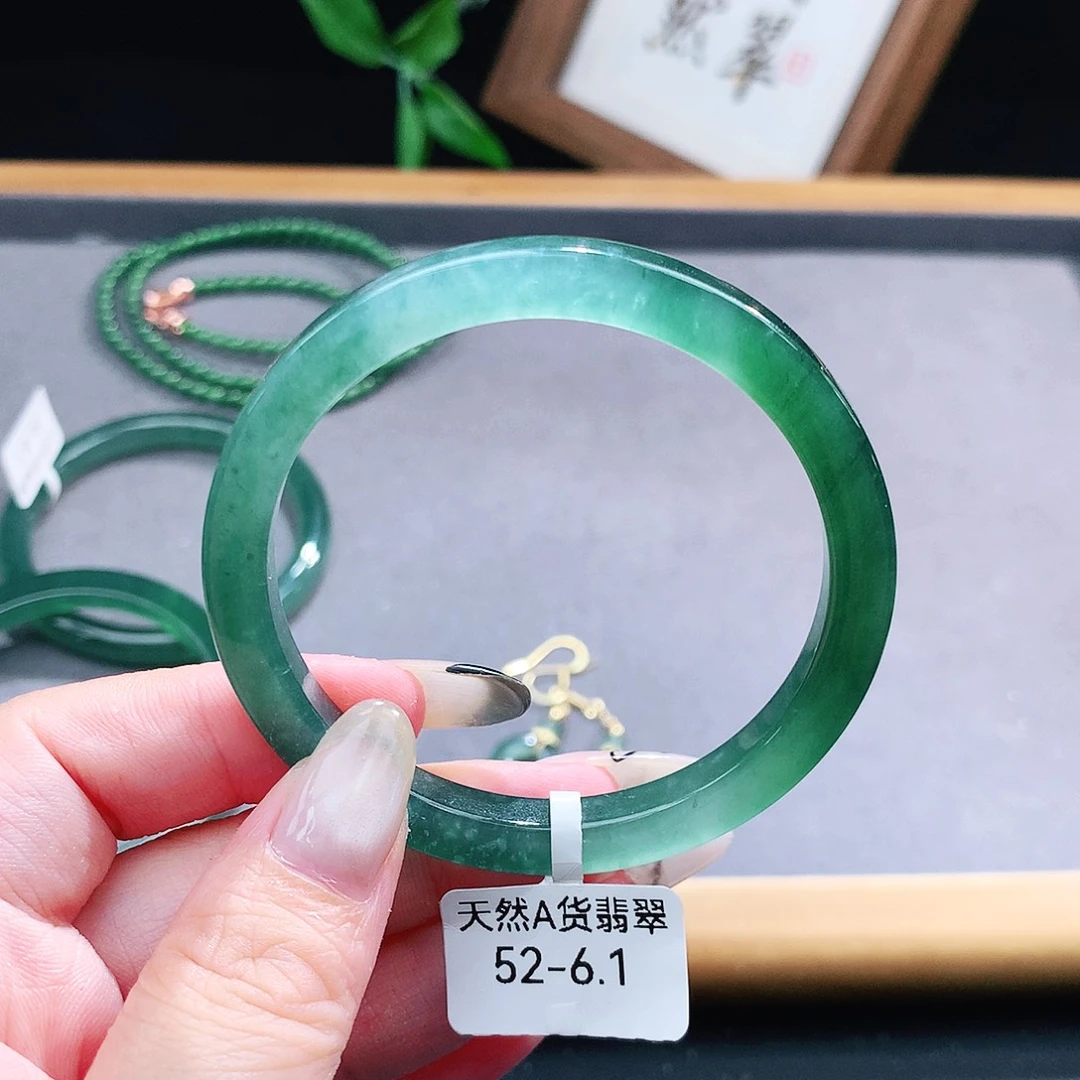 翡翠手镯（圆镯）未镶嵌