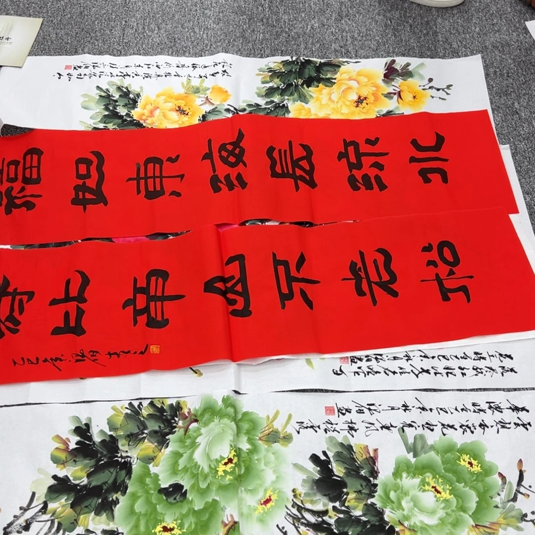 国画卖字画的小男孩