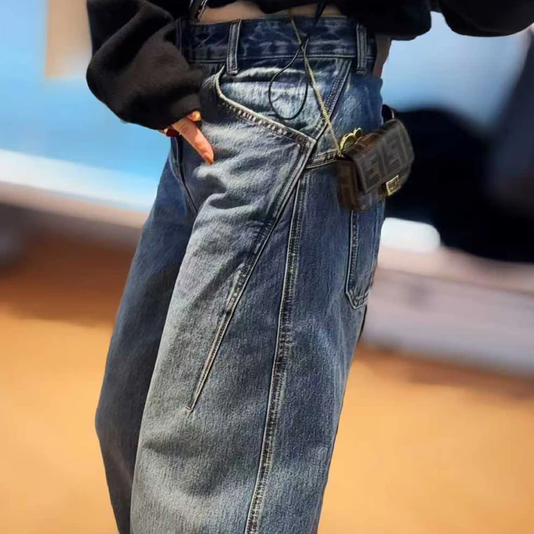 《牛逼卡拉斯牛仔裤》时尚高腰遮肉弯刀直筒牛仔裤