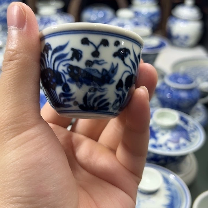 柴窑鱼藻纹小缸杯