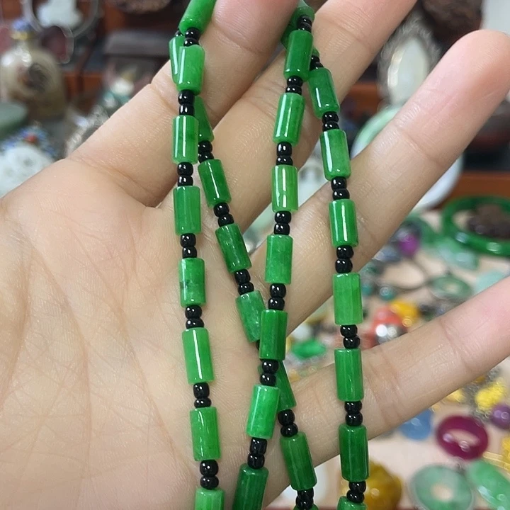 翡翠未镶嵌颈饰精美雕刻物件物件