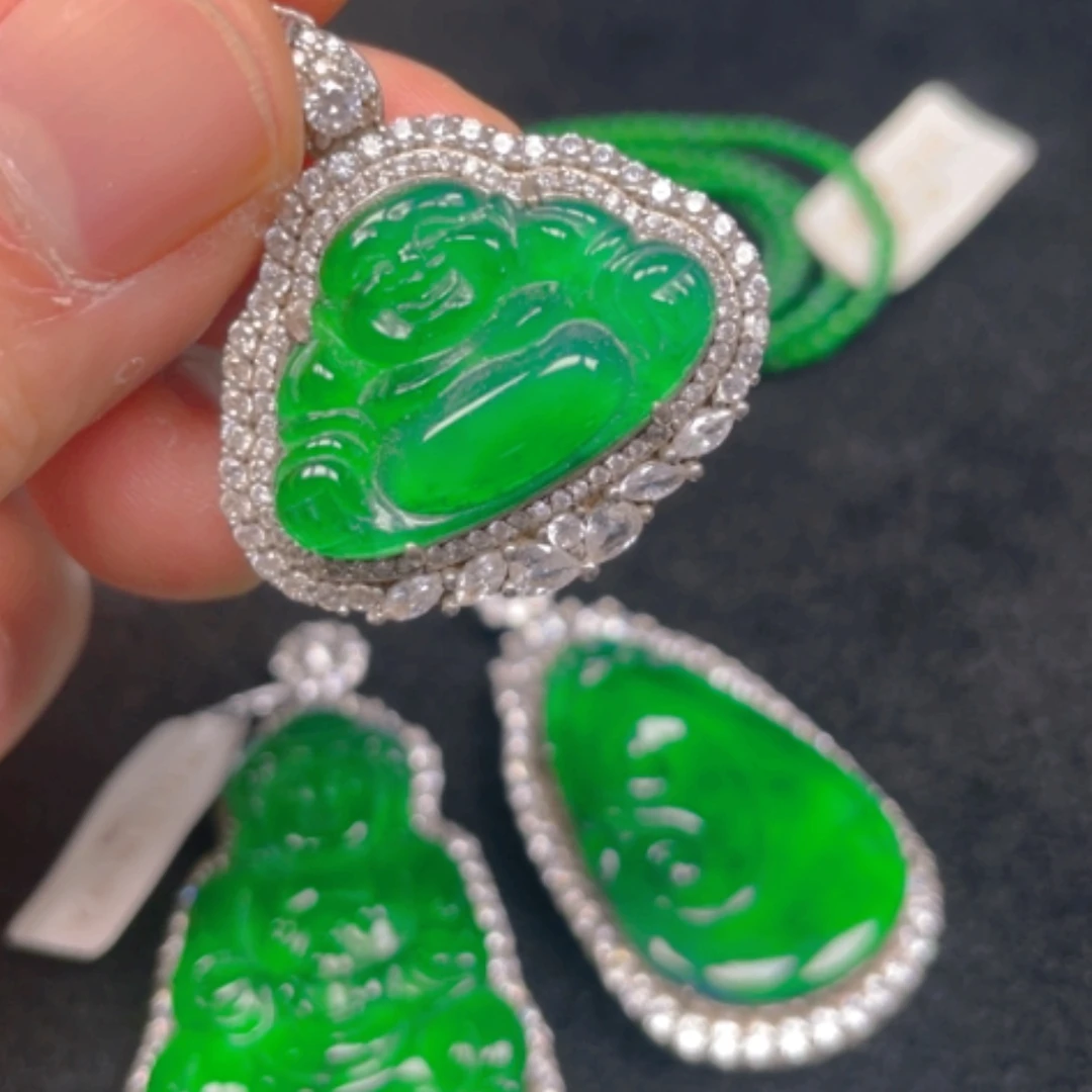 【闪购商品】颈饰银S925镶嵌翡翠吊坠