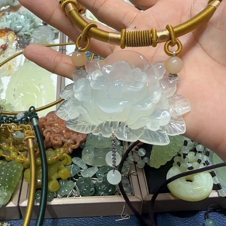 蛇纹石玉未镶嵌吊坠