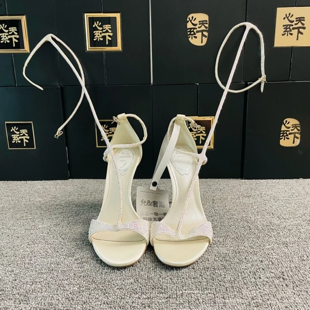 99新 Roger Vivier/罗杰·维威耶 rc水钻一字高筒凉鞋37码 ysc1080