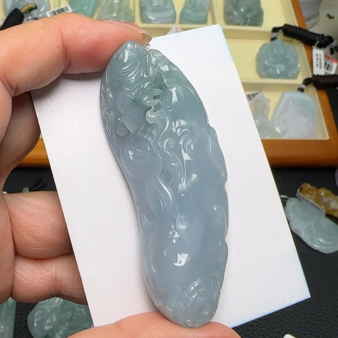 翡翠未镶嵌颈饰