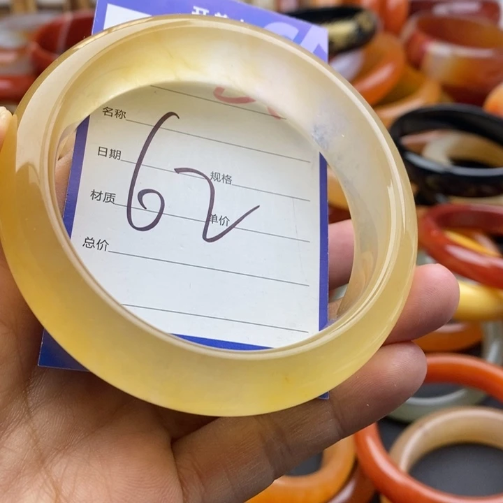 未镶嵌手镯石英质玉