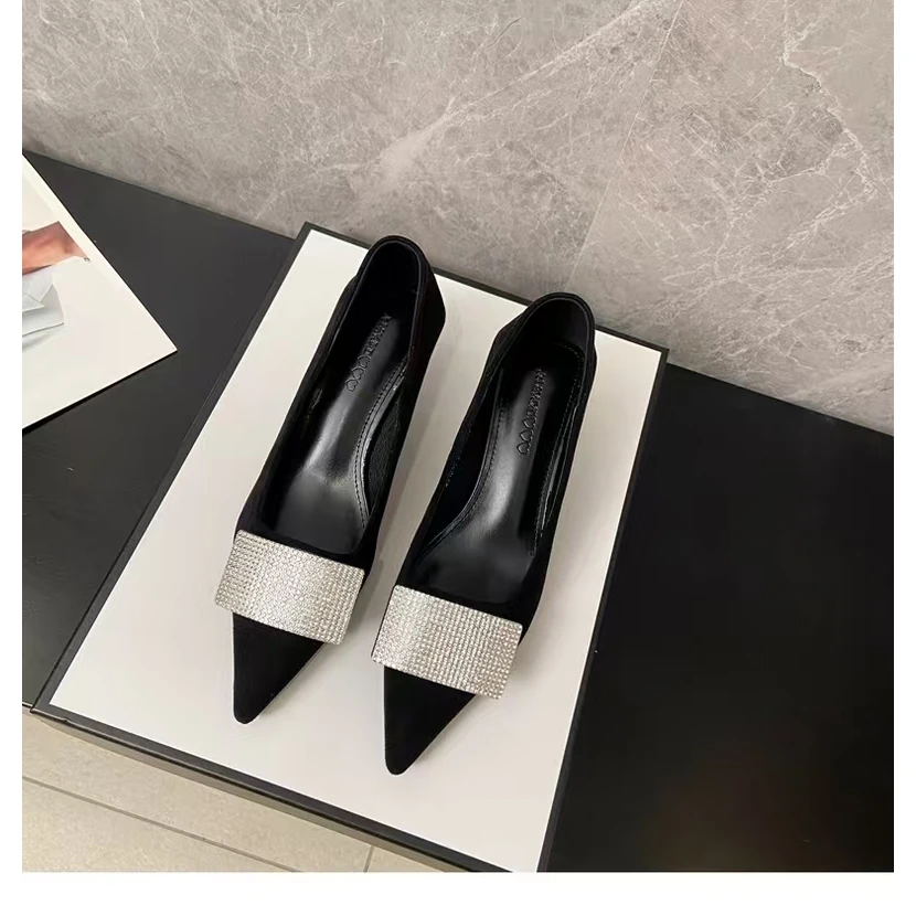 2025年春季新款气质尖头时尚水钻带百搭通勤浅口工作单鞋G10-4722