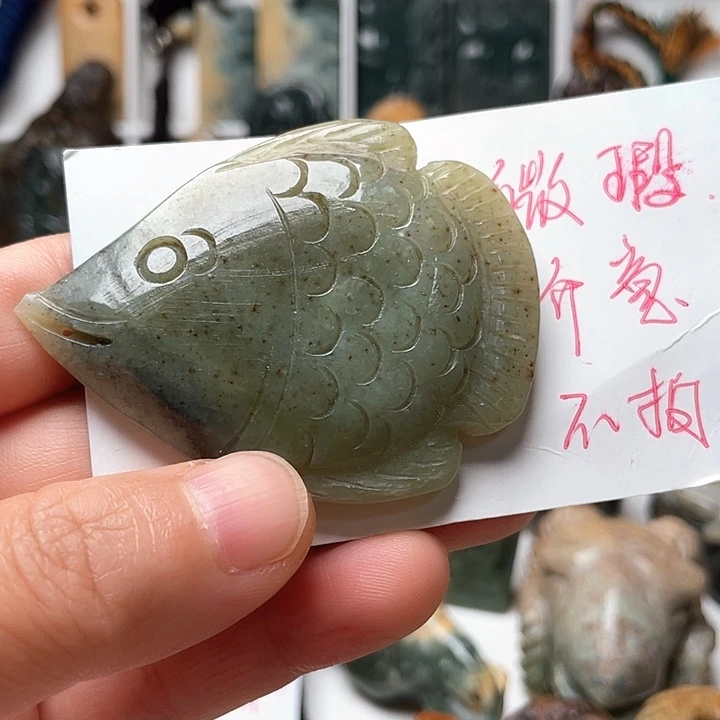 未镶嵌岫岩老玉（透闪石质玉）挂件