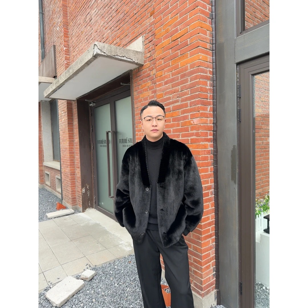 2518宝嘉美黑色V领设计师款小众潮流男士皮草外套