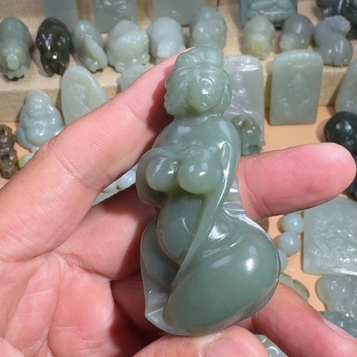 和田玉未镶嵌颈饰