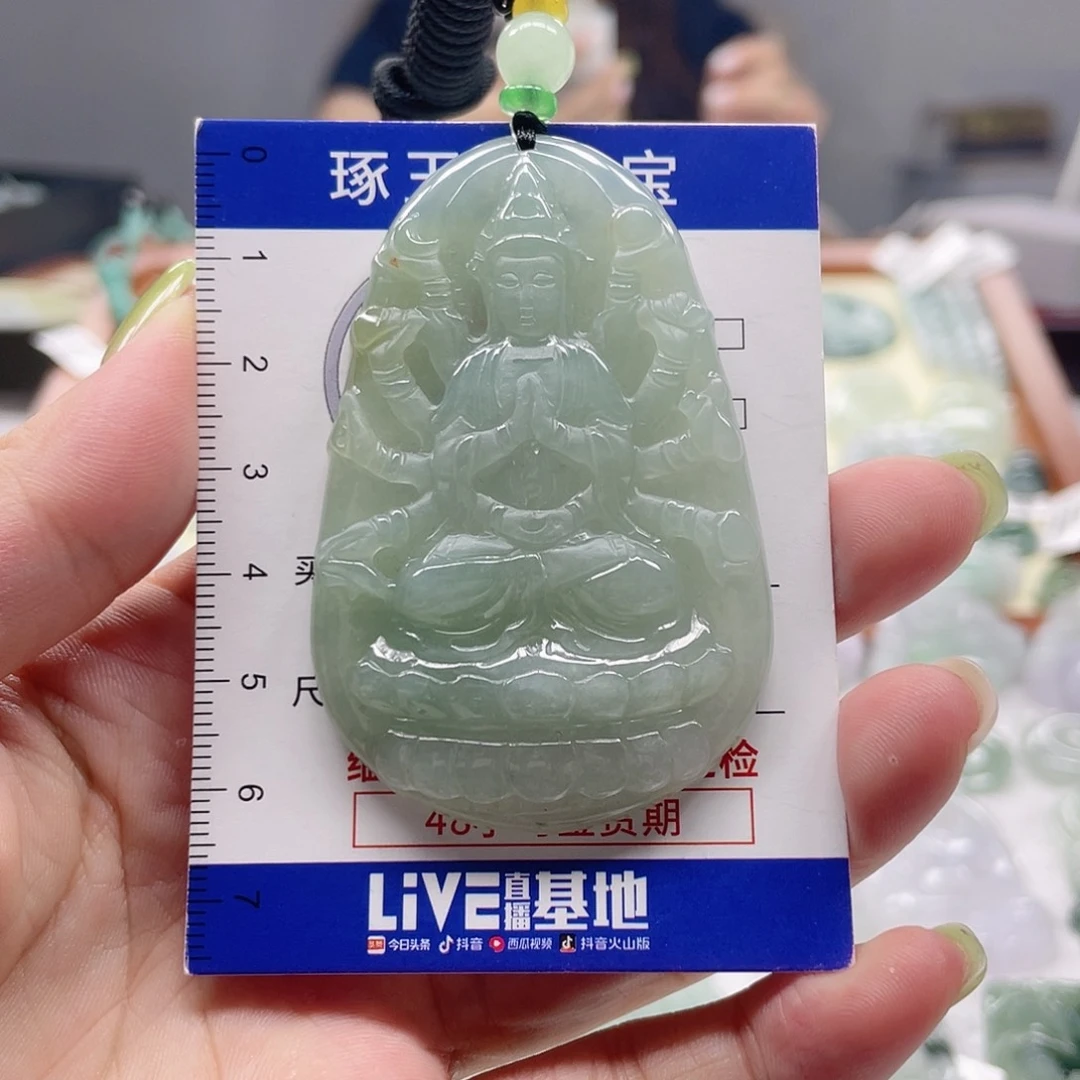 颈饰未镶嵌翡翠千手观音